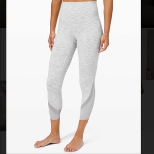 Wunder under scallop Grey and white leggings